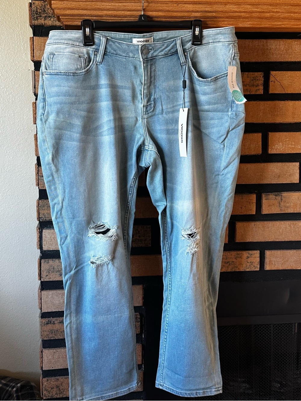 Vigoss Thompson Tomboy Mid-Rise Light Blue Straight-Leg Distressed Jeans